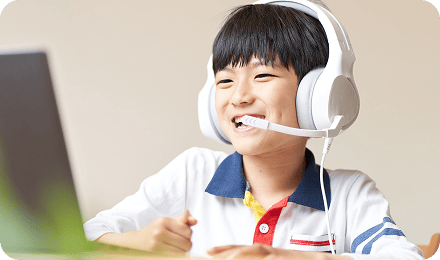 中学生がUnityでゲーム開発している様子